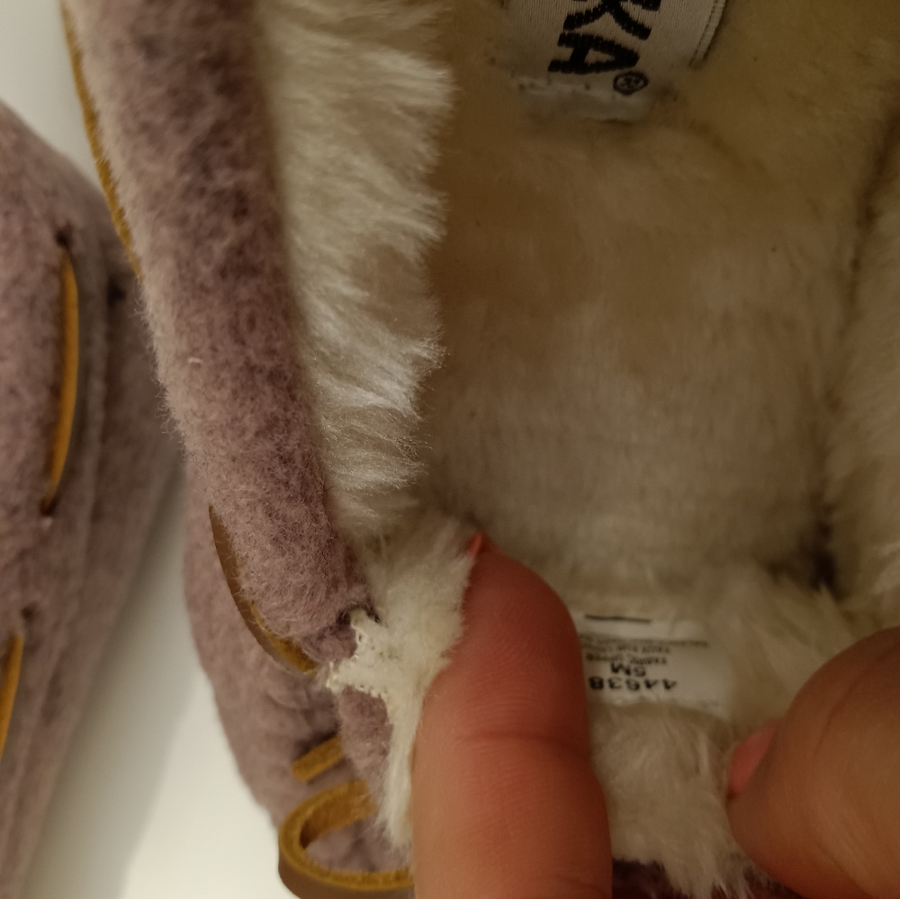 Minnetonka Slippers Size 5 - Picture 3 of 3
